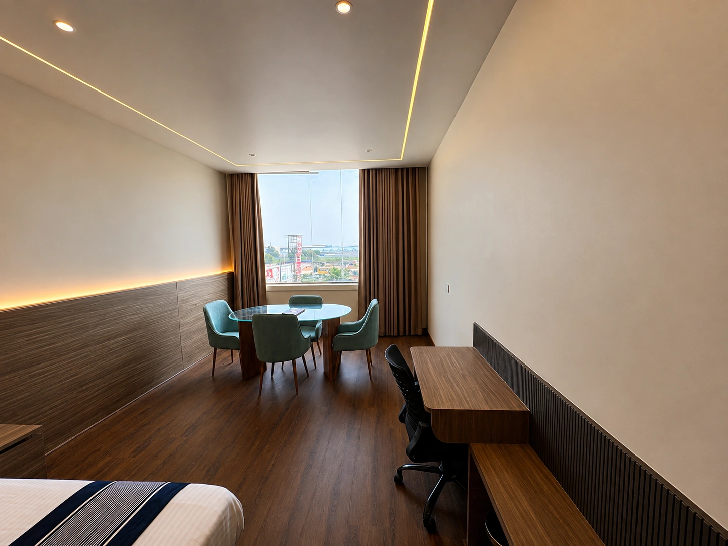Guest room dining nook at Resham Hotel, Murthal
